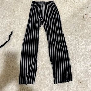Brady Melville Striped 
NAVY/WHITE FLOWY PANT